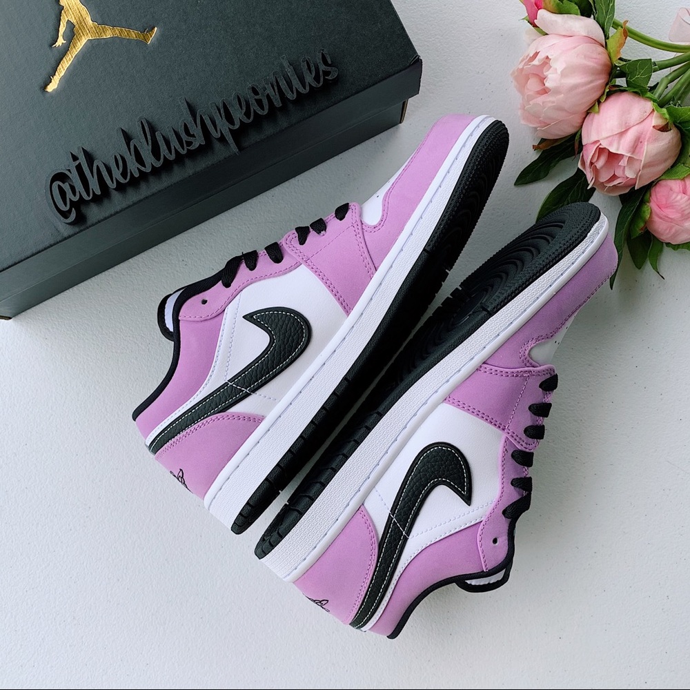 Air Jordan 1 Low NWT - Picture 8 of 10